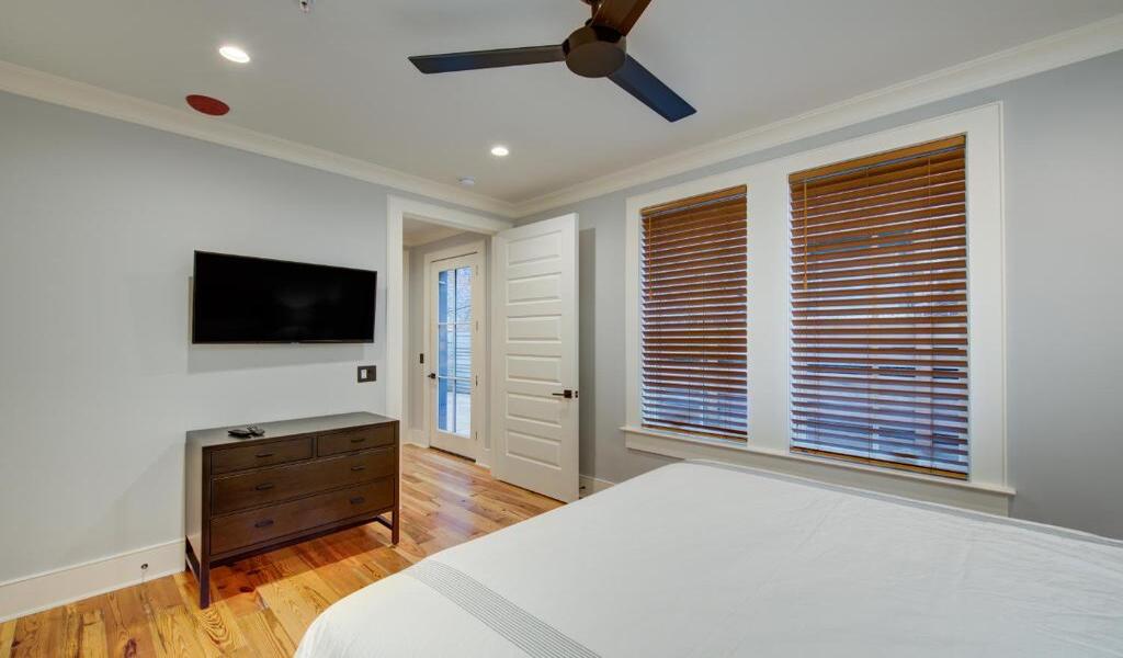 Deluxe Two-Bedroom Suite at The Quarters on King