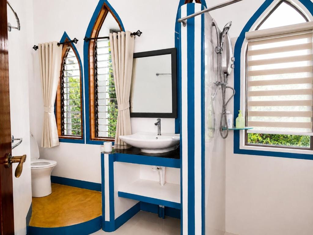 MG Chateau Resort bathroom