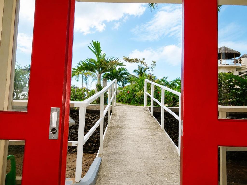 MG Chateau Resort garden pathway